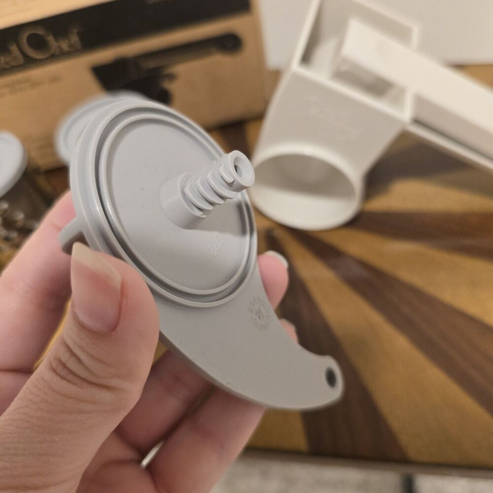 PAMPERED CHEF Deluxe Cheese Grater #1275 2 Blades Hand-Held Rotary Style - Picture 4 of 10